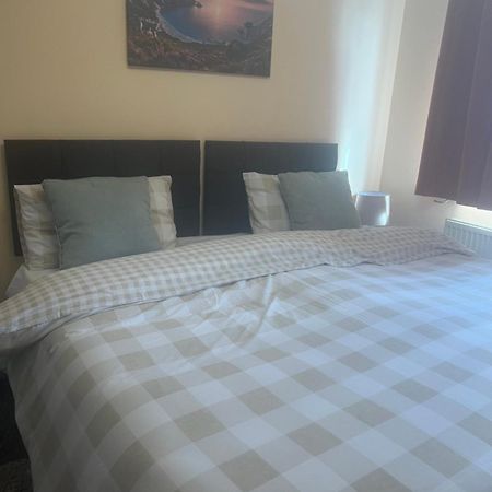 Appartamento Basildon Essex Modern 3 Bed House For 7 Guests Free Parking And Wifi Nevendon Esterno foto